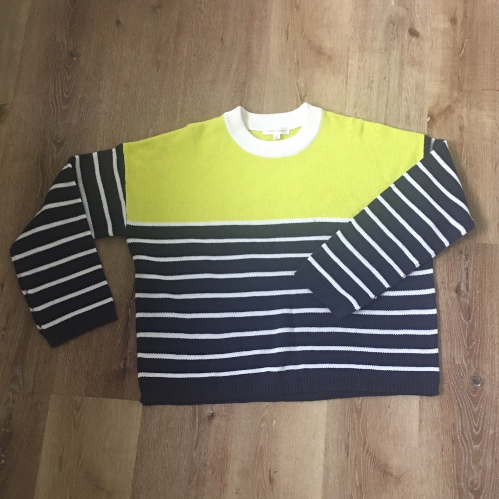 HONEY PUNCH SWEATER SIZE M